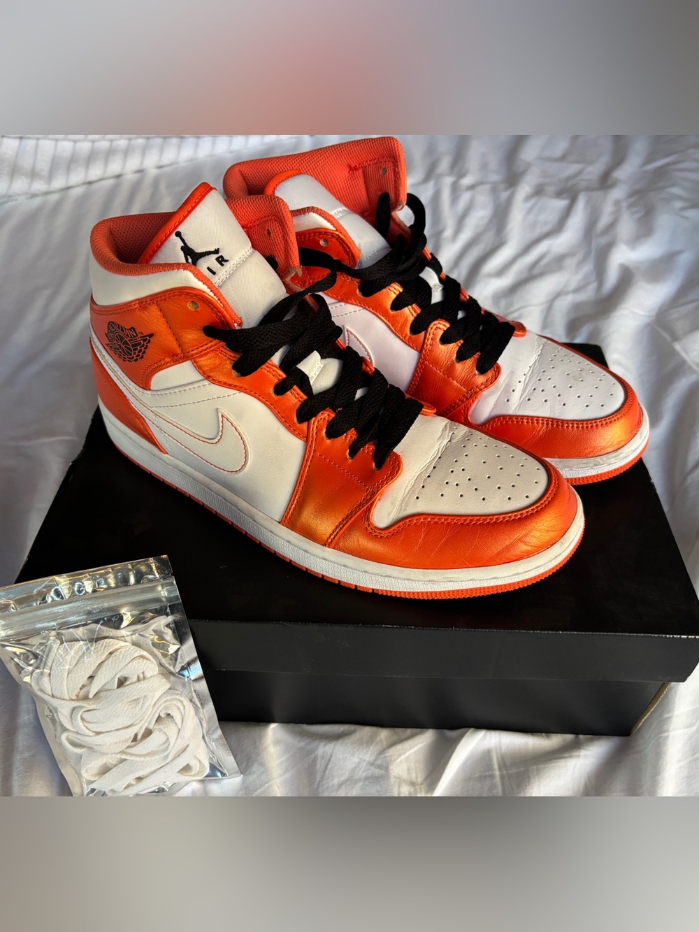 Air Jordan 1 mid. Men’s 9.5
